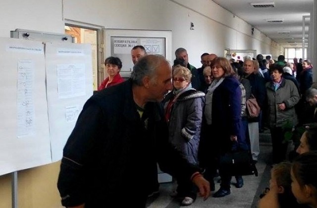 Референдумът заведе гласоподавателите до урните в Пазарджик