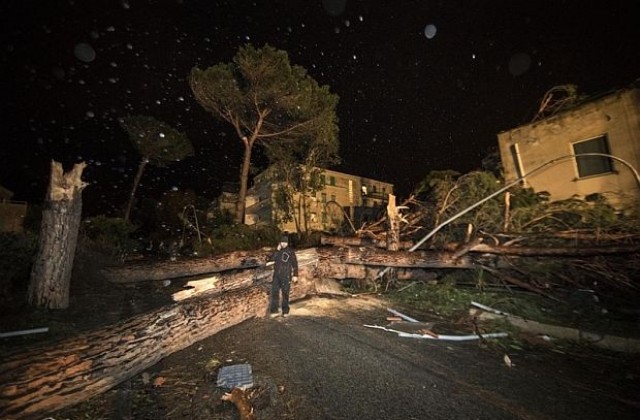 Торнадо взе две жертви в Италия