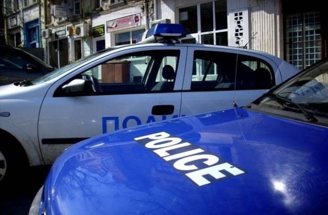 Разбиха депо за крадени автомобили в Радомирско
