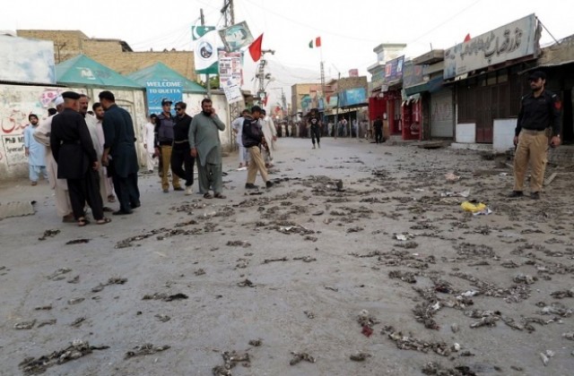 Най-малко 40 жертви след взрив в мюсюлмански храм в Пакистан