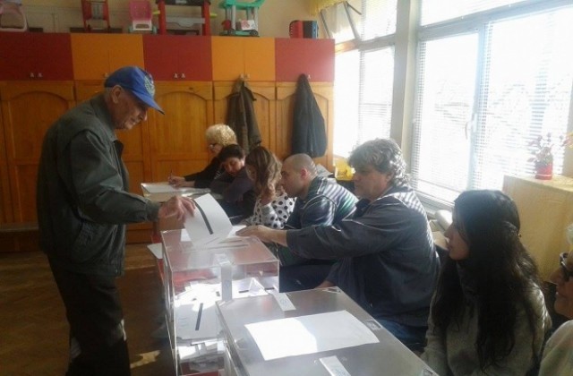 Регистрират висока избирателна активност в областта, близо 12% от избирателите вече са гласували