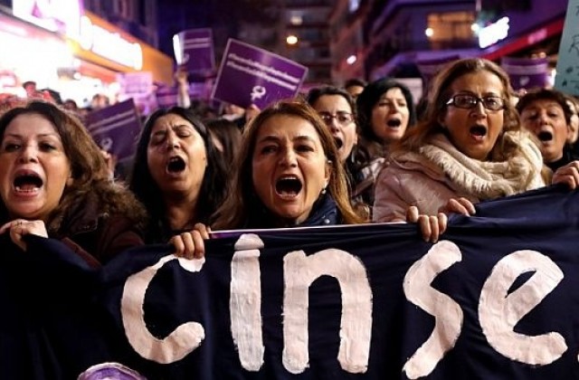 Хиляди турци на протест срещу спорен законопроект (СНИМКИ)