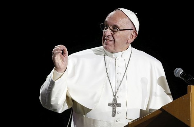 Папата разреши на всички свещеници да опрощават аборти