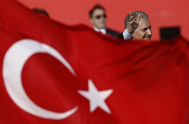 Властта в Турция оттегля спорен законопроект
