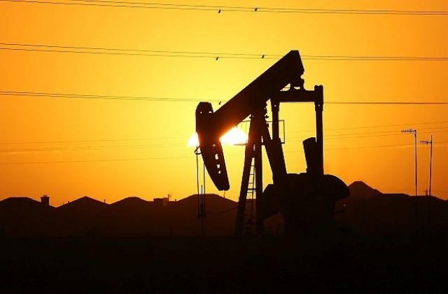ОПЕК ще обсъжда свиване на добива на петрол
