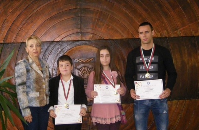 Димитровград с трима златни медалисти от международен математически турнир