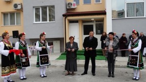Официално откриха първия саниран блок в Нова Загора