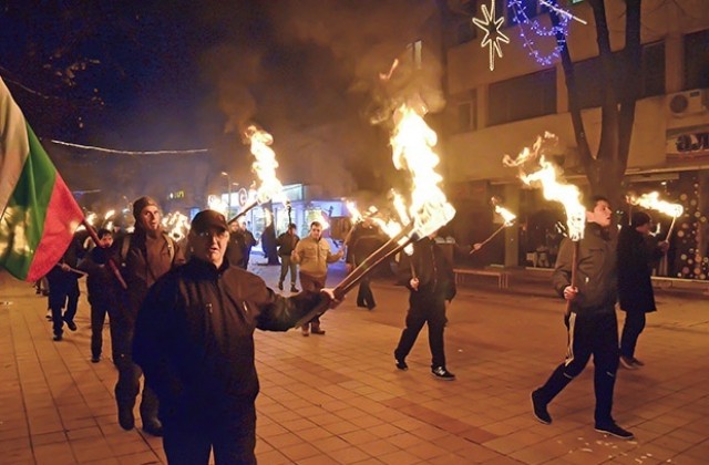 Факелна стража и изгаряне на Ньойския договор готвят от ВМРО