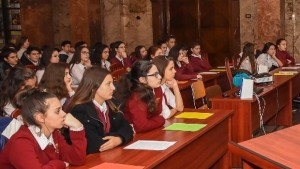 С гостуването на 100 осмокласника Окръжен съд Русе започна образователна