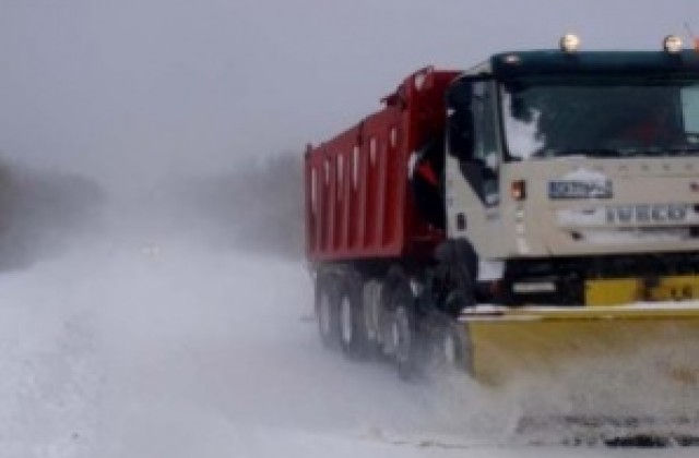 23 машини чистят първия сняг в Разградско