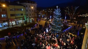 Децата на Сливен и Крисия ще запалят светлините на Коледната