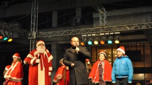 Коледните светлини на елхата грейнаха в центъра на Русе