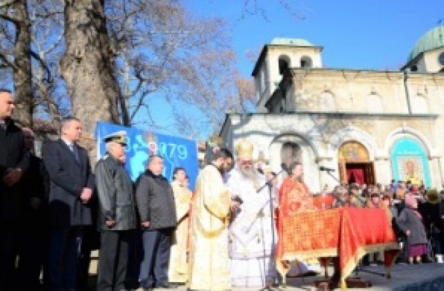 Над 9000 души във Варна празнуват имен ден на Никулден
