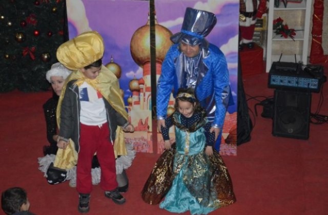 „Аладин и вълшебната лампа“ завладя благоевградските деца в „Часът на приказния разказвач“