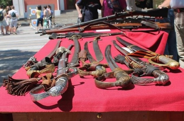 Музей на открито представя исторически оръжия в Плевен
