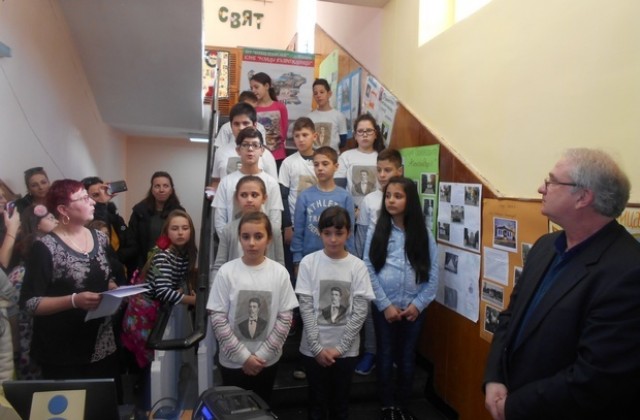 Учениците от НУОтец Паисий почетоха героите от Освобождението