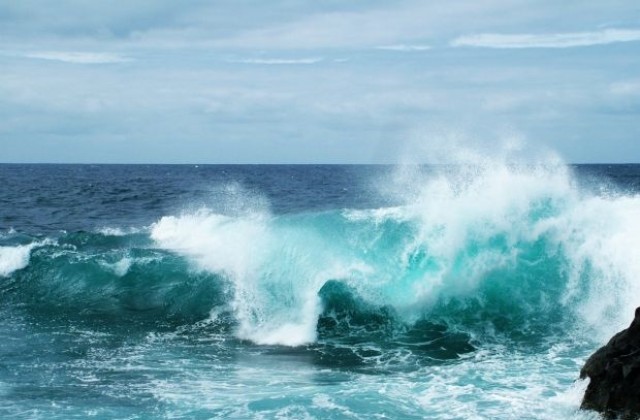 В Атлантическия океан регистрираха 19-метрова вълна