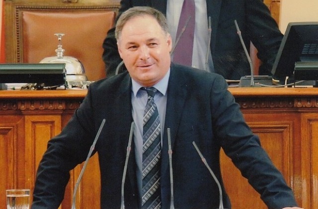 Депутатът Гюнай Хюсмен дари заплатата си на бедстващи от Хитрино
