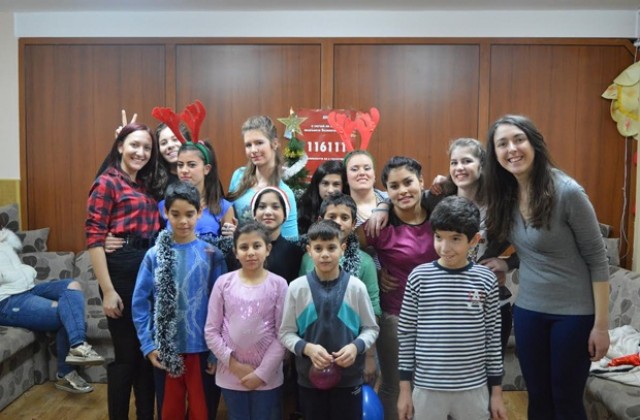 Лайънс клуб зарадва деца от социално заведение