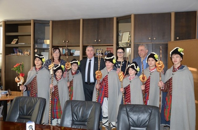 Коледари поздравиха кмета на Община Видин