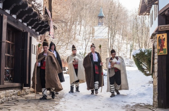 Коледарската обиколка в Габровско започна от ЕМО  „Етър