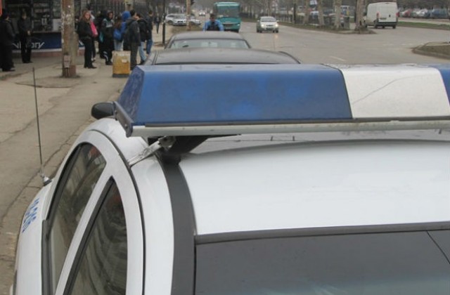 Дрогиран шофьор влетя с автомобила си в дюнерджийница в София (ВИДЕО)