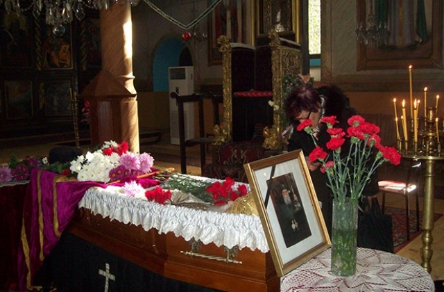 Патриарх Неофит пристига за погребението на митрополит Калиник
