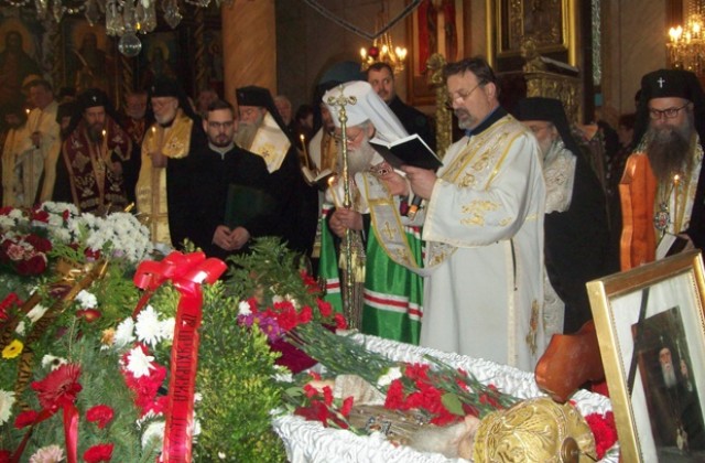 Патриарх Неофит отслужи опелото на митрополит Калиник