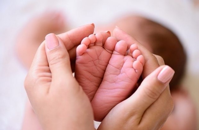 Първото варненско бебе за 2017 г. е момиче