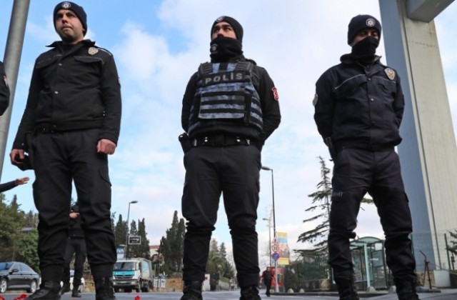 28-годишен киргизстанец най-вероятно стои зад атаката в Истанбул (СНИМКИ)