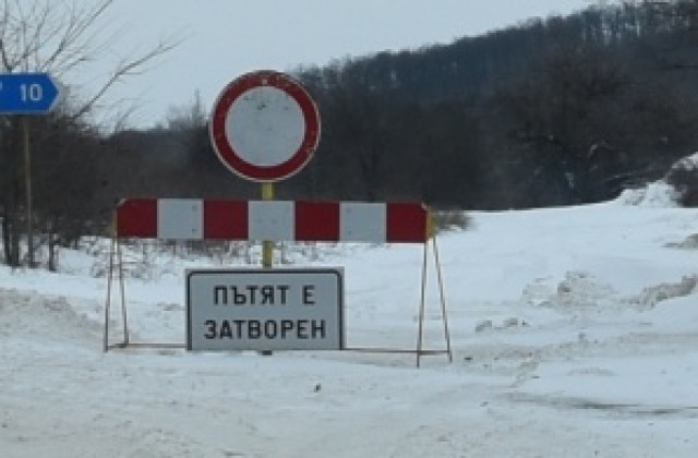 Заради снегонавяване затвориха и пътя Кнежа - Селановци