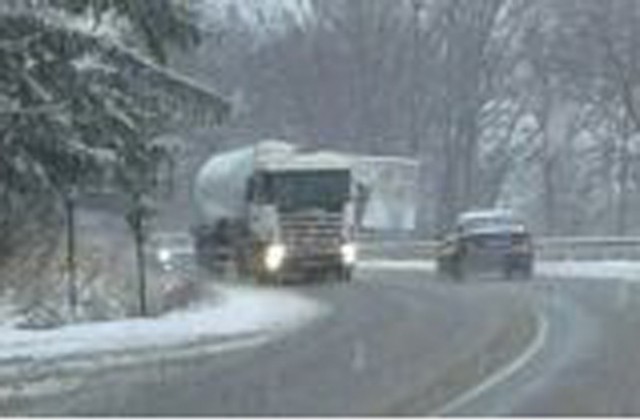 Нови пътища затворени, заради снегонавявания