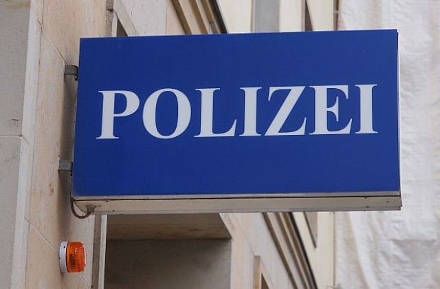 Германски полицаи застреляха мъж, нахлул в полицейски участък, размахвал нож