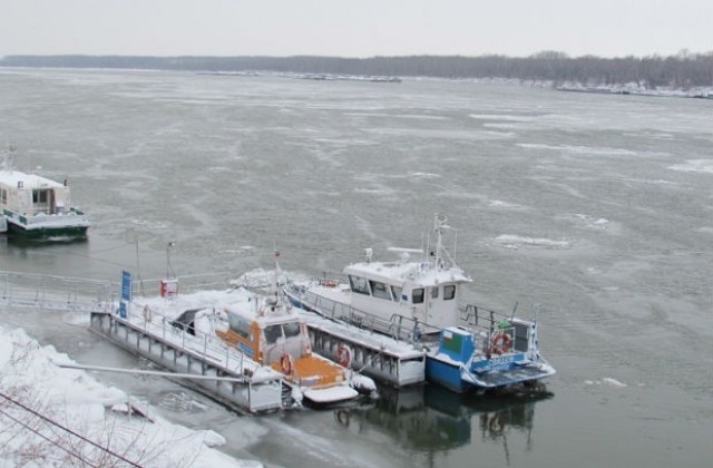 Над двадесет  кораба на котва изчакват спирането на ледохода по Дунав в района на Силистра