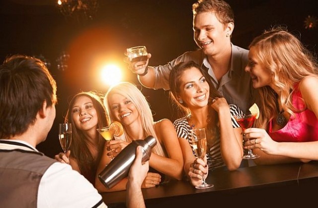 Научно доказано: Пиенето с приятели е полезно