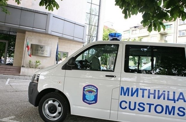 Повече от 20 митничари са арестувани във Варна