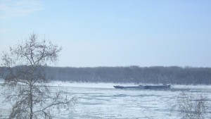 Кметът забрани преминаването по заледени участъци на водни площи