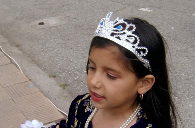 Деца сурвакаха кметове за Ромската Нова Година - Банго Васил