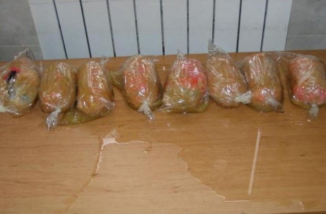 Намериха 6.8 кг хероин в македонец