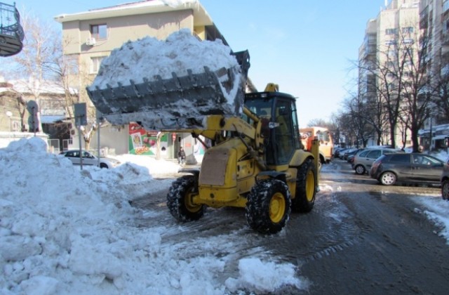 Снегът отново доведе до проблеми на пътя, Дунав край Силистра замръзна