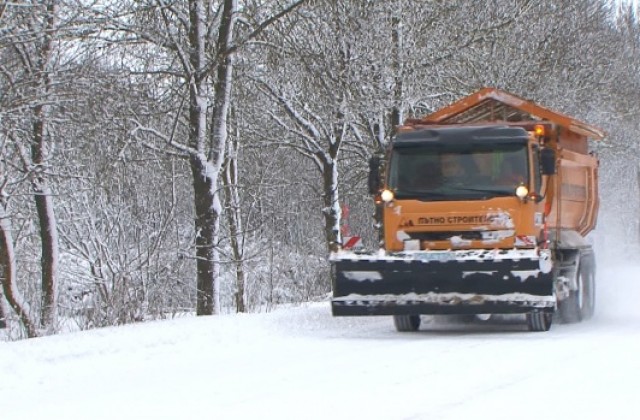 Пътищата са отворени за движение при тежки зимни условия