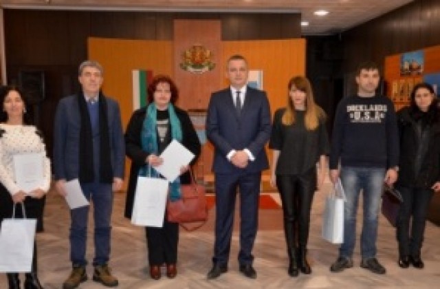 Наградиха участниците в кампанията „Да украсим Варна за Коледа“
