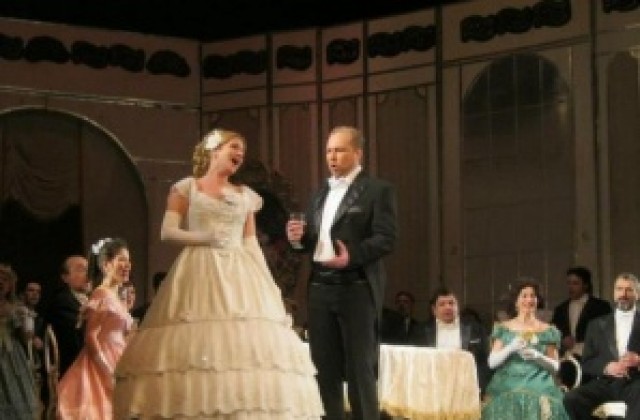 Операта представя Травиата на 1 февруари