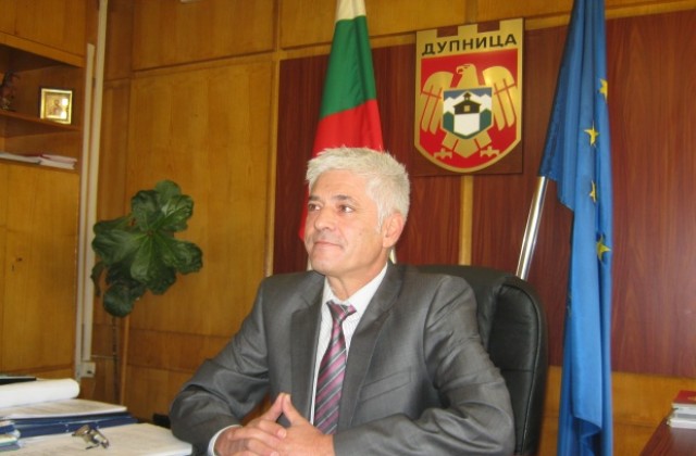 ОС адмирира кмета на Дупница за предложените данъчни облекчения за бъдещи родители