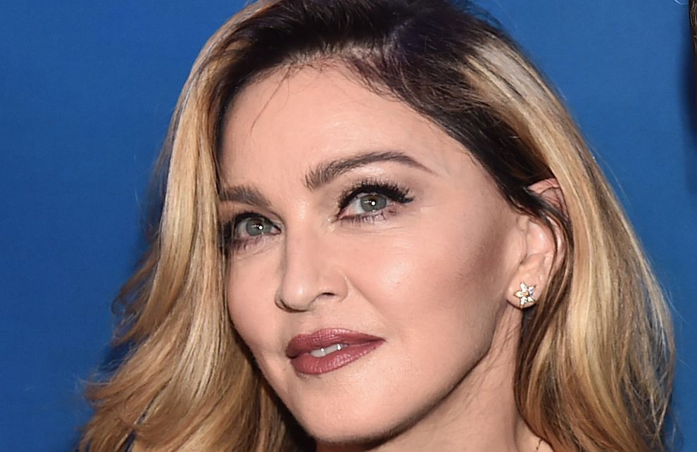 През 2015 г. Мадона публично потвърди, че през 90-те години е имала връзка с рапъра.
 