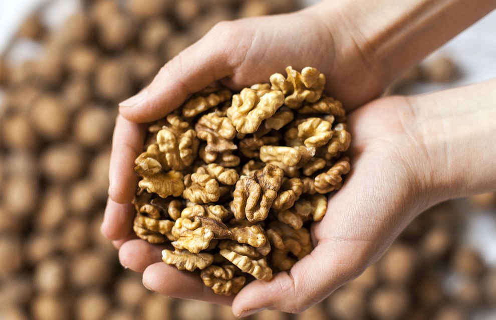 Около 70 грама орехи на ден могат да увеличат шансовете на мъжете за създаване на поколение.