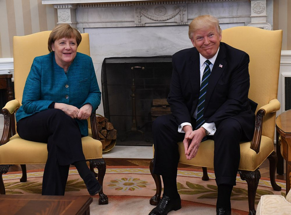 Американският президент Доналд Тръмп и германският канцлер Ангела Меркел при срещата им в Овалния кабинет на Белия дом на 17 март