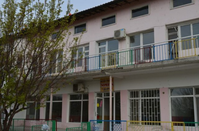 Ремонтират детската градина в село Дамяница