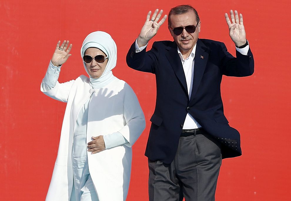 Реджеп Тайип Ердоган със съпругата си Сюмейе