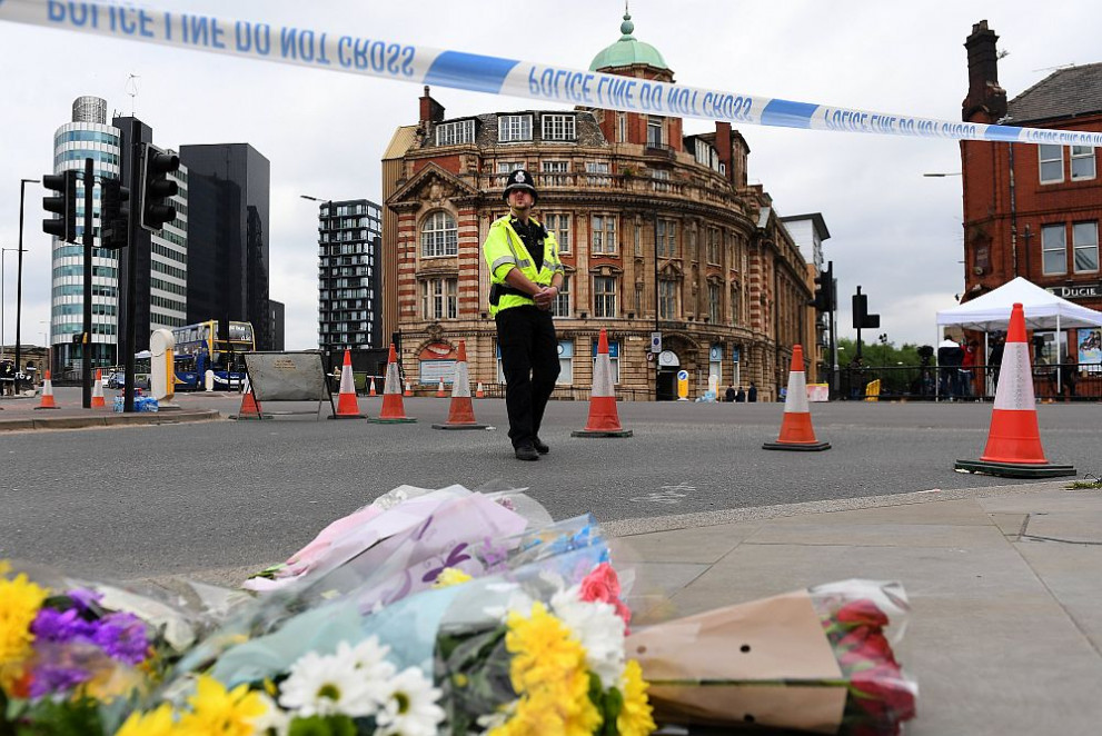 22-ма души загинаха, а десетки бяха ранени при атентат след концерт на поп звездата Ариана Гранде в Манчестър